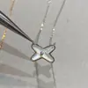 Colar Cruz de Pérola Branca Madrepérola de Alto Padrão Chaumet para Mulheres, Prata Esterlina 925 com Banho Espesso de Ouro Rosa 18K, em Forma de X com Diamantes