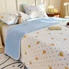 26 Juego Nuevo de Cubrecama de Tres Piezas Leche Polar Engrosado Uso por Ambos Lados Suave Agradable a la Piel Lavable Ropa de Cama para el Hogar Cubrecama