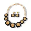 Collar Cuadrado con Flor de Esmalte Negro Transfronterizo Europeo y Americano, Cadena para Clavícula Exagerada de Lujo Ligero de Nicho, Joyería de Gama Alta al por Mayor