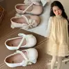 Sapatos de Princesa para Meninas Estilo Primavera/Outono Laço de Pérola Solado Macio Sapatos de Uma Peça Sapatos de Couro para Crianças Elegantes Versáteis Desempenho Sapatos Formais