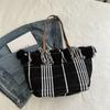 Bolso de Mano 2024 Verano Nuevo Borla Simple Bolso de Hombro Gran Capacidad Viajero Color de Contraste Rayado Moda Bolso de Mano