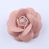 Fabricantes de flores de cuero en stock sandalias de cuero accesorios de ropa florales pantuflas sombrero de flor para niños accesorios para el cabello cesta tejida flor