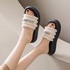 Sandalias de plataforma gruesa con pedrería para uso exterior 2025 Verano Nueva moda Versátiles Zapatillas de perlas de fragancia pequeña para mujer