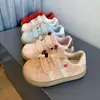 Tenis Rosa de Velcro para Mujer, Nuevo Chic de Nicho Primavera 2026 Zapatos de Pan Esponjoso, Zapatos Blancos de Entrenamiento para Estudiantes Alemanes