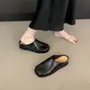 Zapatos de estilo coreano de nicho con separación de dedos tipo pezuña de cerdo para mujer, nuevos de verano 2026, versátiles, sin cordones, de punta cerrada, pantuflas perezosas