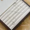 Corrente para Clavícula Ins de Alto Padrão Acessível de Luxo Versátil Design Simples de Nicho Titânio Aço Oval Côncavo Assimétrico Colar para Mulheres