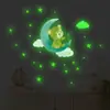 BR-YG022 Pegatinas de Pared Autoadhesivas de Estrella Luna Oso Pescador de Dibujos Animados Luminosos Pegatinas Decorativas para Sala de Estar Habitación Infantil