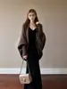 Conjunto de jaqueta cor de café e vestido de malha preto de manga longa para mulheres, novo estilo Outono 2026, conjunto completo