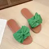 Sandalias de cuña para mujer de talla grande transfronterizas, nuevas sandalias planas tipo chancla florales de verano 2026, zapatos de playa para mujer al por mayor