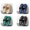 Em estoque atacado chinelos masculinos simples casuais pvc banheiro chinelos de dedo respiráveis casa casal chinelos plásticos