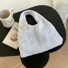 Bolso de mano de estilo francés con lentejuelas, elegante y de alta gama, con un diseño moderno y sofisticado.
