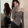 Top Puro Deseo Hombros Descubiertos Camiseta Irregular Dulce y Picante con Aberturas, Nueva Base Chic Otoño Primavera Manga Larga Ajustada