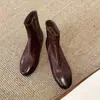 Nova coleção outono/inverno 2026: botas femininas de salto grosso, com bico redondo, salto baixo, zíper lateral e cabedal em couro legítimo, com forro de fleece adicionado para aquecimento