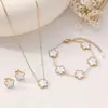 Pulsera de Flor de Cinco Hojas Doble Cara Europea y Americana Transfronteriza para Mujer Acero de Titanio Chapado 18K Antidesvanecimiento Moda Lujo Accesible Versátil Joyería al por Mayor