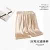 Pantalones de dormir de seda helada, populares shorts de verano finos para hombre, nuevo estilo playero, se pueden usar afuera, pantalones cortos holgados para casa