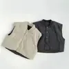 Colete de algodão reversível, novo estilo inverno 2026, design xadrez para meninos e meninas, adequado para bebês e crianças pequenas, colete quente e estiloso estilo coreano