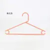 Perchas de plástico para niños sin costuras antideslizantes de fábrica, perchas multifuncionales para ropa del hogar, perchas a prueba de viento, venta al por mayor