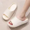 Novas chinelos de casa em EVA, sandálias de interior antiderrapantes de sola grossa de verão para casais, chinelos de banheiro para casa masculinos e femininos atacado