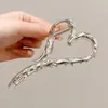 Pinzas para el cabello de alta gama para mujer para la parte posterior de la cabeza, exquisitas pinzas de garra de perla para el día a día, elegantes pinzas de tiburón para salir, venta al por mayor de artículos pequeños de Yiwu