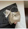 Bolso Cubo Simple y Elegante para Mujer 2026 Nuevo Bolso de Hombro Retro de Nicho Bolso Cruzado Casual para el Día a Día