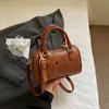 Bolsa Boston de Moda Coreana para Mulheres Verão 2025 Nova Bolsa Transversal de Nicho Bolsa Almofada Portátil Simples e Estilosa