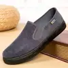 Zapatos de tela del viejo Pekín, nuevo modelo de primavera para hombre, de suela blanda, antideslizantes, ligeros, transpirables, casuales sin cordones para caminar y fitness, adecuados para papás