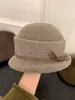 Chapéu de Feltro de Lã com Laço Elegante e Aba Enrolada, Chapéu Bucket Estiloso para Outono e Inverno, Estilo Hepburn, Fábrica de Chapéus Cloche Vintage