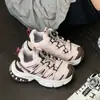 Zapatillas Deportivas Infantiles 2026 Primavera y Otoño Estilo Nuevo Hebilla Giratoria Zapatos de Senderismo para Niños Transpirables y Resistentes al Desgaste Zapatos Tipo Papá para Niñas Modernos