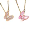 Collar de Cuatro Hojas Rosa de Nácar con Mariposa de Alta Gama para Mujer, Cadena para Clavícula, Oro V, Regalo para Novia o Mejor Amiga, Diseño de Nicho de Lujo Ligero