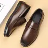 Zapatos casuales tipo mocasín para hombre, estilo otoño nuevo, sin cordones, versátiles, con suelas suaves para conducir y trabajar, zapatos de moda
