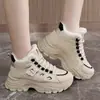 28313 Botas de nieve para mujer con suela gruesa, modelo de felpa de invierno más vendido, zapatos grandes de algodón del noreste, nuevo estilo 2026, superficie de cuero, impermeable, de caña alta