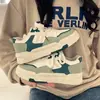 Zapatos Blancos Versátiles de Suela Gruesa para Mujer Otoño 2025 Zapatos para Aumentar la Altura de Estudiantes Zapatillas Deportivas Casuales de Alta Gama