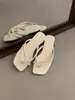 Primer Encuentro con las Chanclas de Tira para Mujer de Suela Plana Estilo Simple, Adecuadas para Usar al Aire Libre, Nuevo Modelo Verano 2026, Versátiles para la Playa