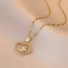 Collar para Mujer, Nuevo Colgante de Amor Transfronterizo de Moda, Diseño Nicho, Collar de Cadena para Clavícula Simple y Versátil