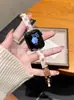 Adecuado para Apple iWatch 11 Generación 10/987 Ultra Se Watch con Pulsera de Pegamento de Flores Correa Metálica