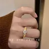 Anillo de Diamante Huevo de Paloma Tachonado con Acabado Cepillado Vintage, Brillo Exquisito, Lujo Ligero, Sensación de Alta Gama, Anillo Abierto Ajustable