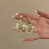 Brincos de Franja com Contas Verde Esmeralda Modernos e Frescos para Mulheres, Brincos de Nicho de Alto Padrão, Novos Acessórios de Orelha Exquisitos de Luxo Leve Estilo Floresta