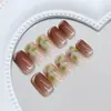 Dulce Elegante, Marrón Dorado, Flores Suaves, Parches de Uñas Postizas Blanqueadores y Versátiles, Uñas Portátiles Desmontables, 24 Piezas