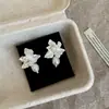 Pendientes de Flor de Metal Líquido Inspirados en el Diseño con Perlas de Agua Dulce para Mujer, Pendientes Vintage de Lujo Ligero, de Moda, Tendencia, Versátiles