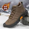 Zapatos de Algodón para Hombre de Invierno, de Caña Alta, Terciopelo, Engrosados y Cálidos, Botas de Nieve para Hombre, Suelas Blandas, Resistentes al Desgaste y a la Suciedad, Zapatos de Papá, Zapatos de Algodón