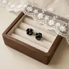 Pendientes de botón de camelia esmaltados en negro nuevos de estilo francés, pendientes de temperamento simple, lujo ligero, sensación de alta gama, adornos para orejas con aguja de plata 925