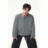 Camiseta listrada de manga comprida com gola Henley estilo americano, unissex, corte solto e relaxado, perfeita para usar em camadas no outono
