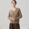 Suéter de cachemira liso con cuello en V para mujer, nuevo estilo otoño/invierno, tejido de ochos, suéter liso de manga larga, adecuado para el trabajo, corte ajustado y se puede usar como capa base