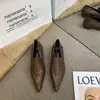 Sapatos de Salto Baixo Apontados com Decote Profundo, Estilo Novo Outono 2025, Sapatos Profissionais de Couro Elegantes com Salto Baixo para Mulheres, Mocassins de Calçar