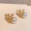 Pendientes Cruzados Florales de Perlas Artificiales para Mujer Estilo Elegante y Fresco Accesorios Estilo Popular Transfronterizo Artículos Más Vendidos