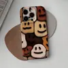 Serie de Color Maillard de Venta Caliente Transfronteriza Patchwork Cara Sonriente Funda de Teléfono de una Sola Capa para iPhone 17 18Pm Funda Dura de Cobertura Total con Agujeros de Precisión