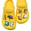 Zapatos nuevos de estilo tailandés transfronterizo, zapatos de flores, zapatos con hebilla y agujeros, accesorios decorativos para zapatos desmontables de goma suave de PVC, en stock