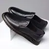 Sapatos Masculinos Transfronteiriços Sapatos Masculinos de Couro Novo Estilo Couro Macio Solado de Borracha Sapatos Masculinos Confortáveis Solado Macio Respirável Casuais de Couro Sapatos Masculinos Atacado