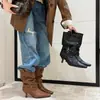Novas botas de salto agulha estilo coreano de nicho para mulheres em 2026, cano curto com fivela de cinto, elegantes botas western de bico fino e salto alto