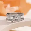 Anillo de Luz de Zirconia Incrustada en Oro Real Chapado en Cobre Transfronterizo Europeo y Americano Lujo Ligero Sensación de Alta Gama Anillo para el Dedo Joyería de Mano Versátil Fabricante Venta al por Mayor en Stock